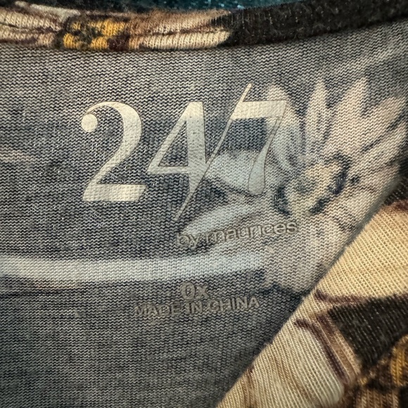 Maurices stripe/flower 24/7 top! 0XL - Picture 3 of 3